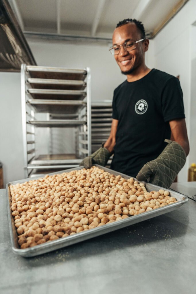 Nut House production employee roasting nuts in Mahaai Curaçao